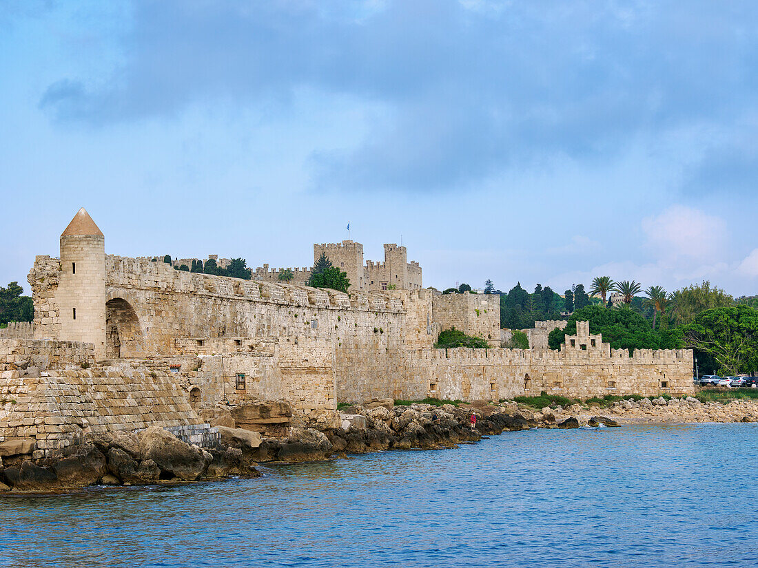 Defensive Wall of the Medieval Old Town, UNESCO World Heritage Site, Rhodes City, Rhodes Island, Dodecanese, Greek Islands, Greece, Europe