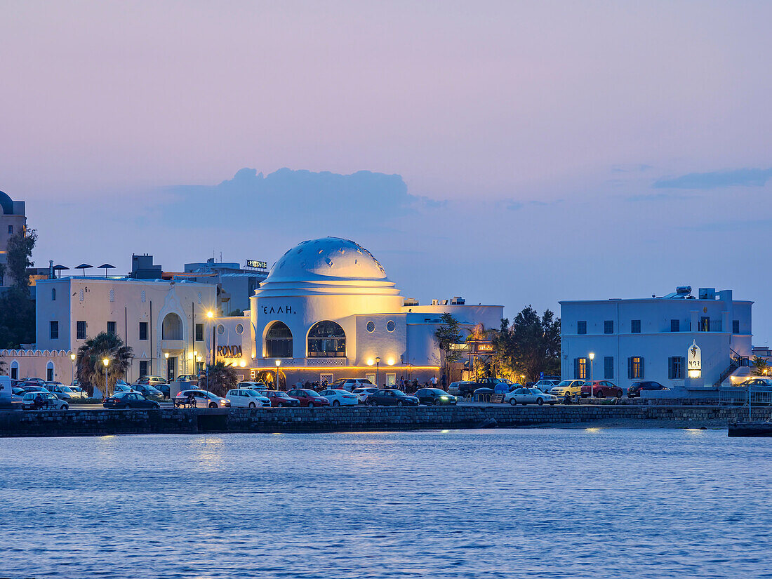 Blick auf den Elli Nightclub in der Abenddämmerung, Rhodos-Stadt, Rhodos-Insel, Dodekanes, Griechische Inseln, Griechenland, Europa