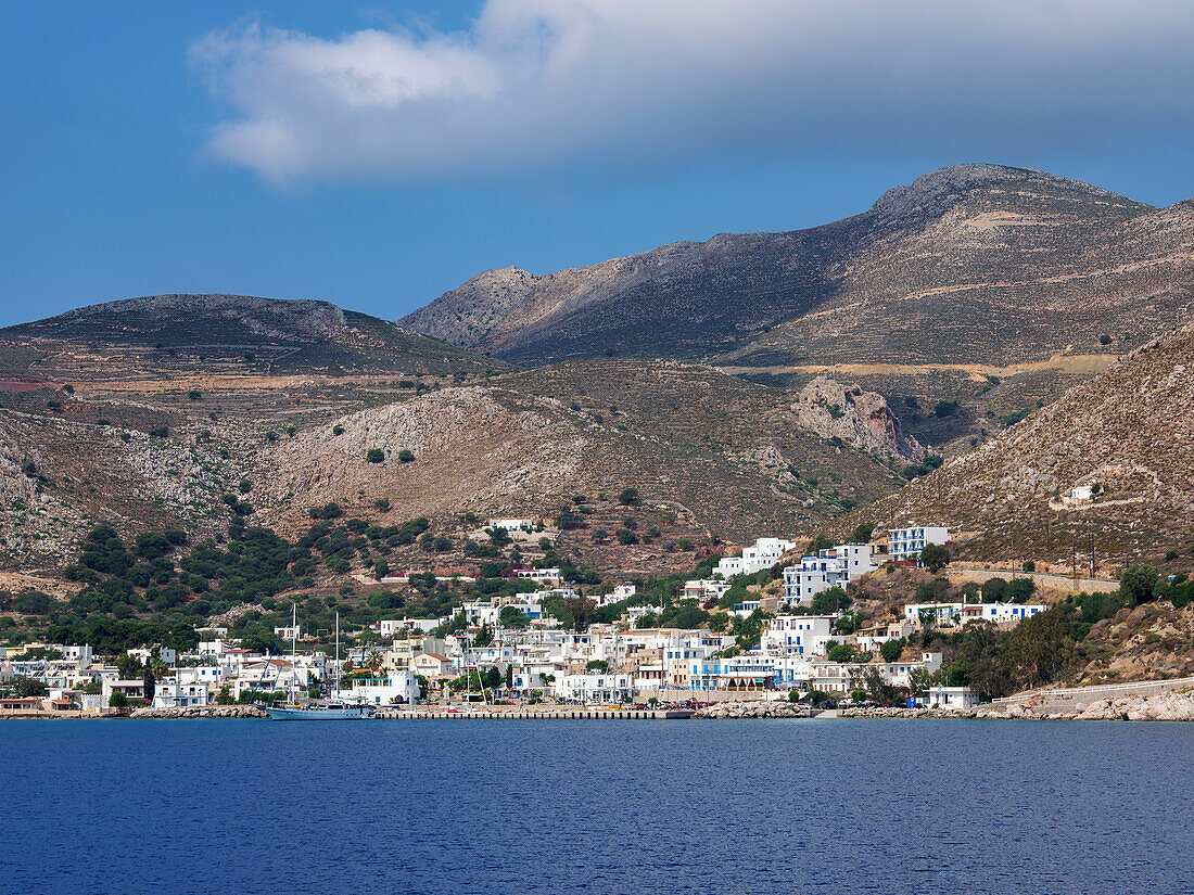 Blick auf das Dorf Livadia, Insel Tilos, Dodekanes, Griechische Inseln, Griechenland, Europa