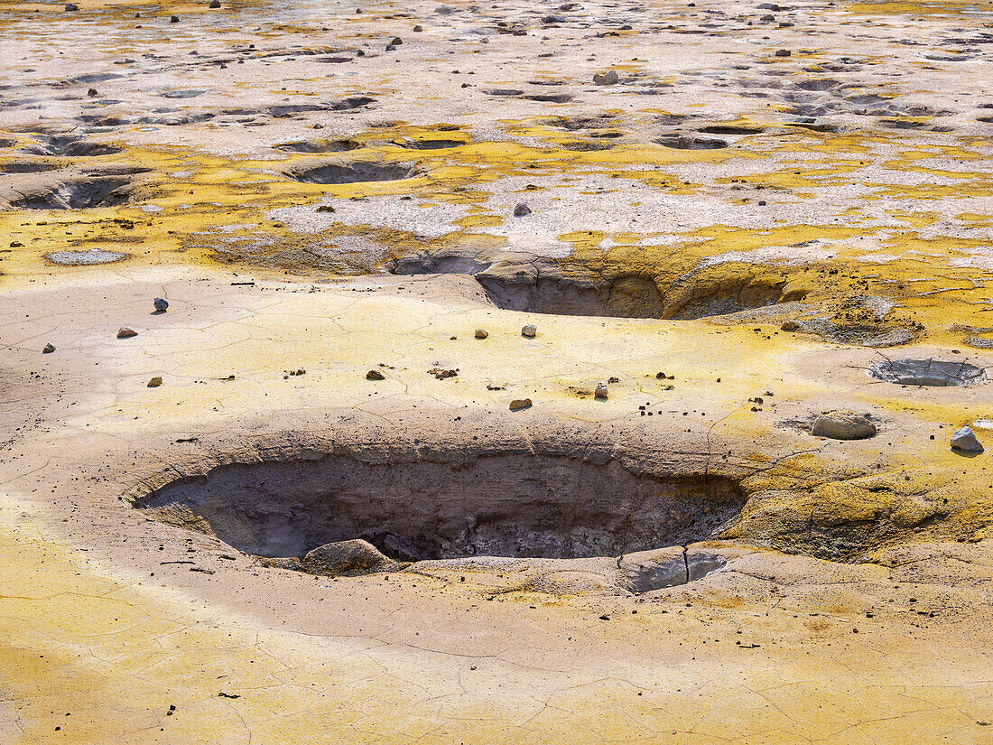 Schwefel am Stefanos-Vulkankrater, Detailaufnahme, Insel Nisyros, Dodekanes, Griechische Inseln, Griechenland, Europa