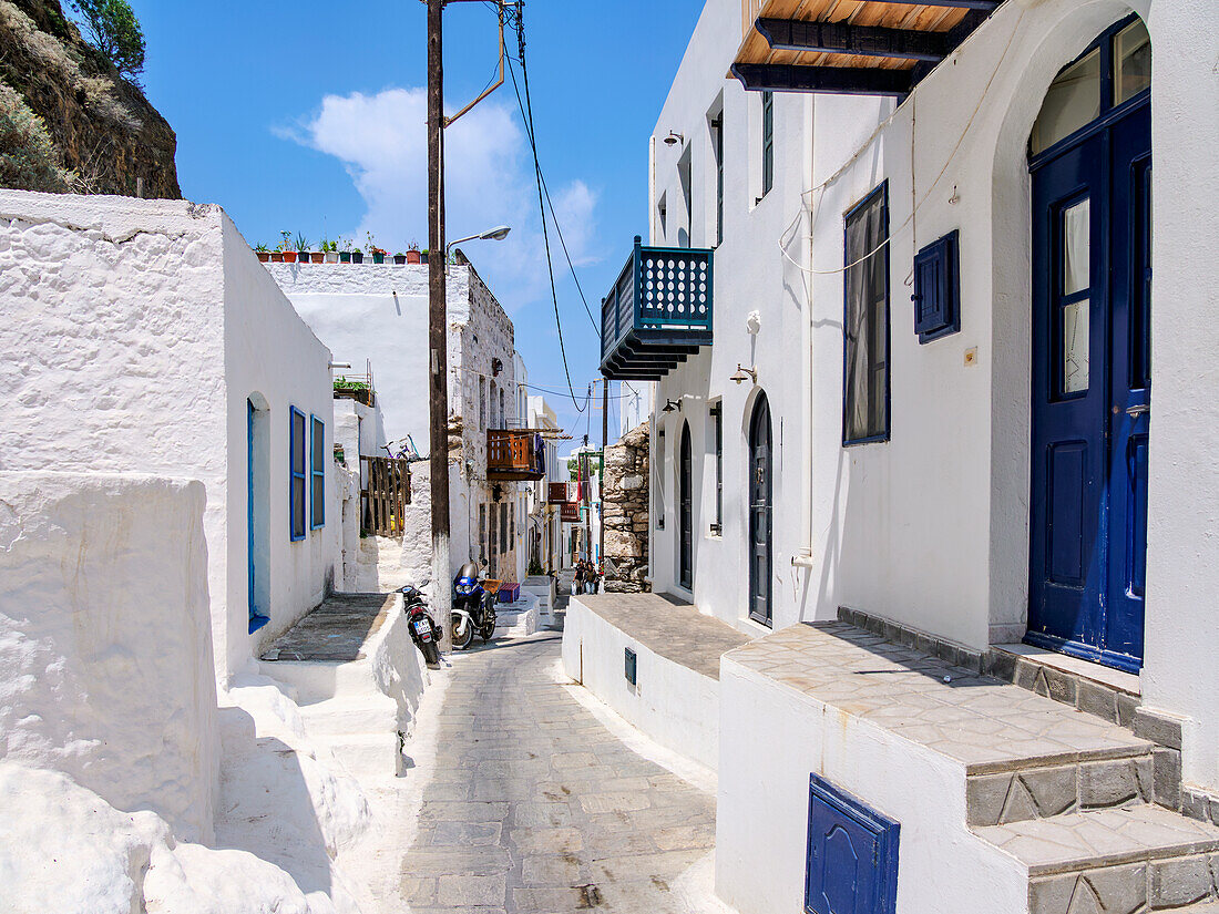 Straße der Stadt Mandraki, Insel Nisyros, Dodekanes, Griechische Inseln, Griechenland, Europa