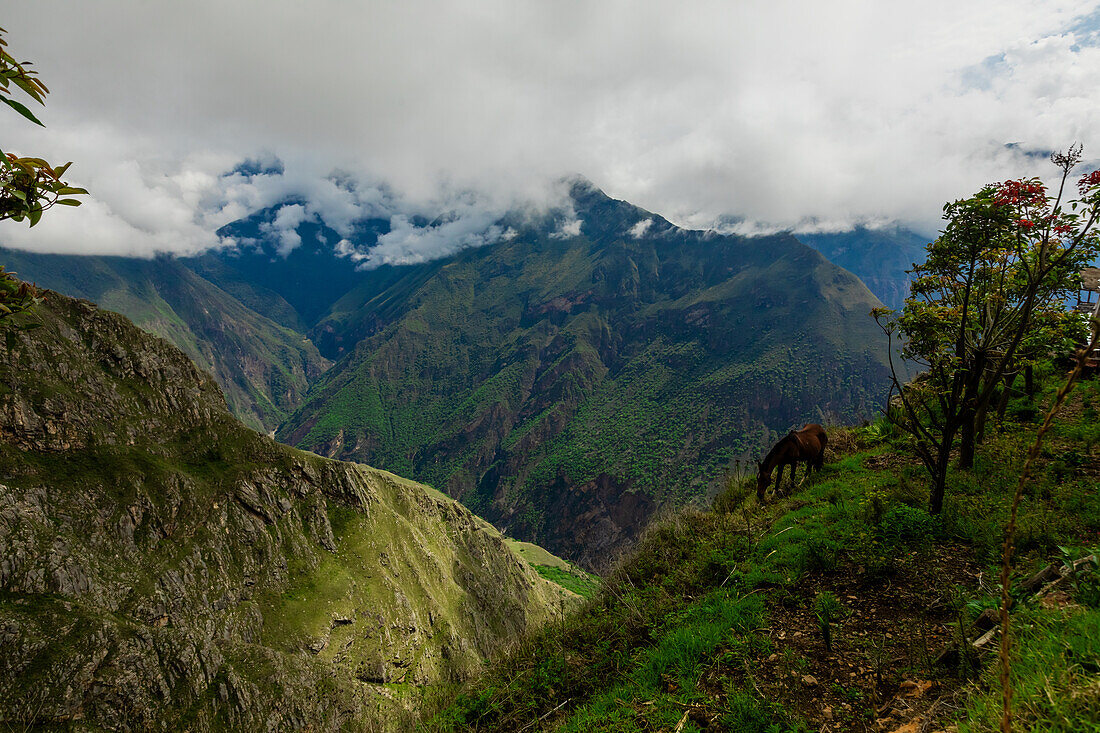 Landschaft entlang des Choquequirao-Pfads, Peru, Südamerika