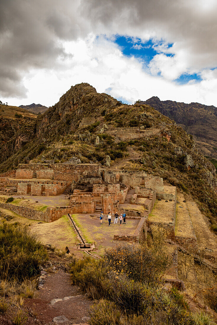 Pisaq-Ruinen aus der Ferne, Heiliges Tal, Peru, Südamerika