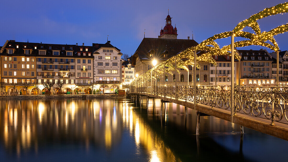 Rathaussteg Bridge in the evening, Lucerne, Switzerland, Europe