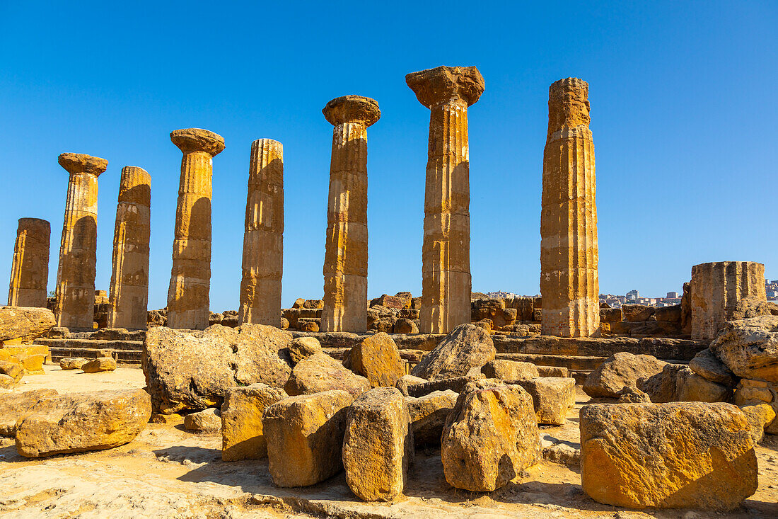 Temple of Heracles, Valle dei Templi (Valley of Temples), UNESCO World Heritage Site, Hellenic architecture, Agrigento, Sicily, Italy, Mediterranean, Europe