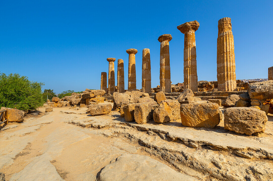 Temple of Heracles, Valle dei Templi (Valley of Temples), UNESCO World Heritage Site, Hellenic architecture, Agrigento, Sicily, Italy, Mediterranean, Europe