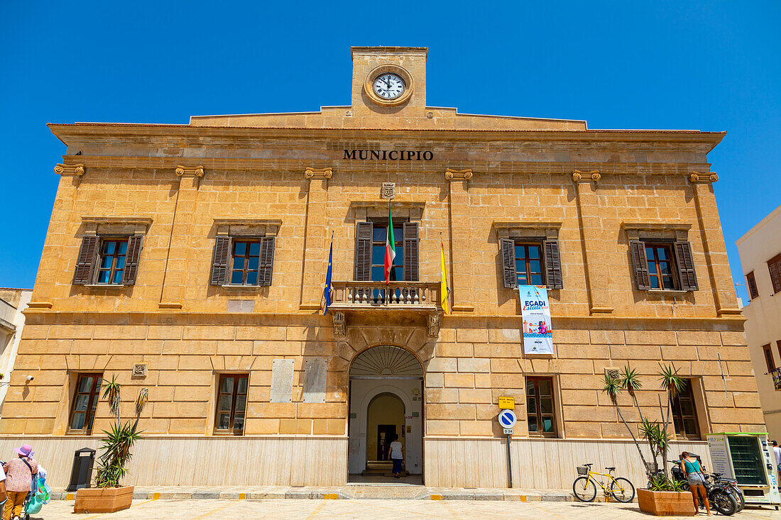 Municipal Palace, Piazza Europa, Favignana, Aegadian Islands, province of Trapani, Sicily, Italy, Mediterranean, Europe