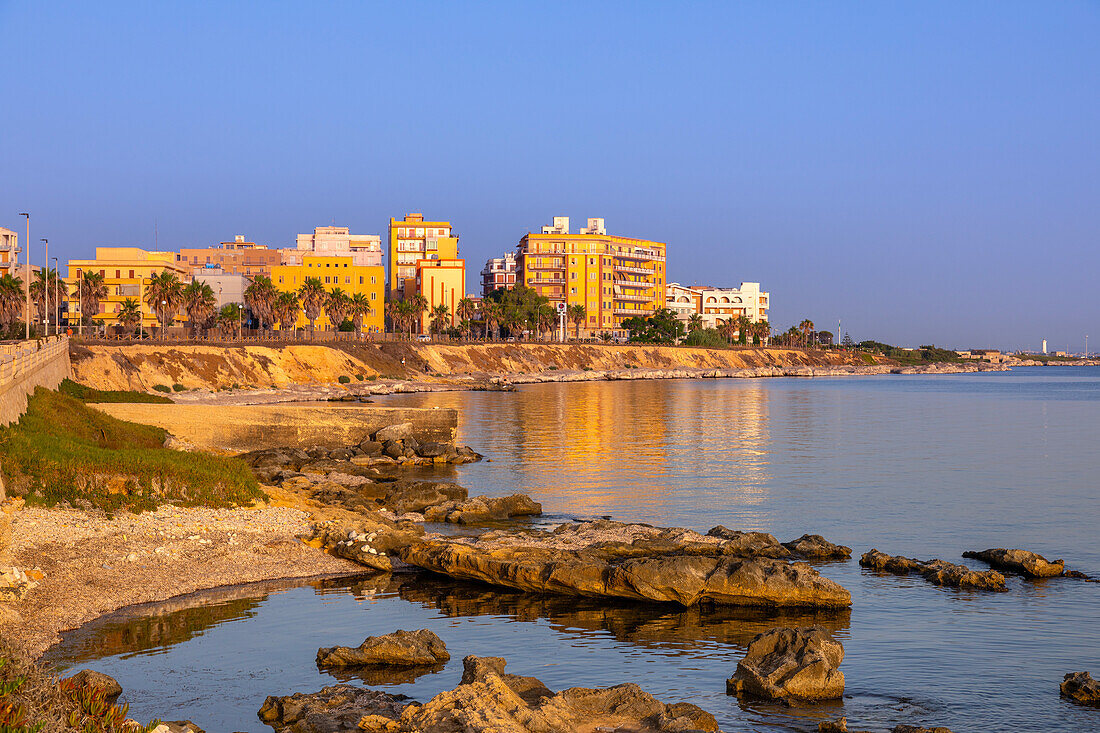 Marsala, Strand und Uferpromenade, Provinz Trapani, Sizilien, Italien, Mittelmeer, Europa