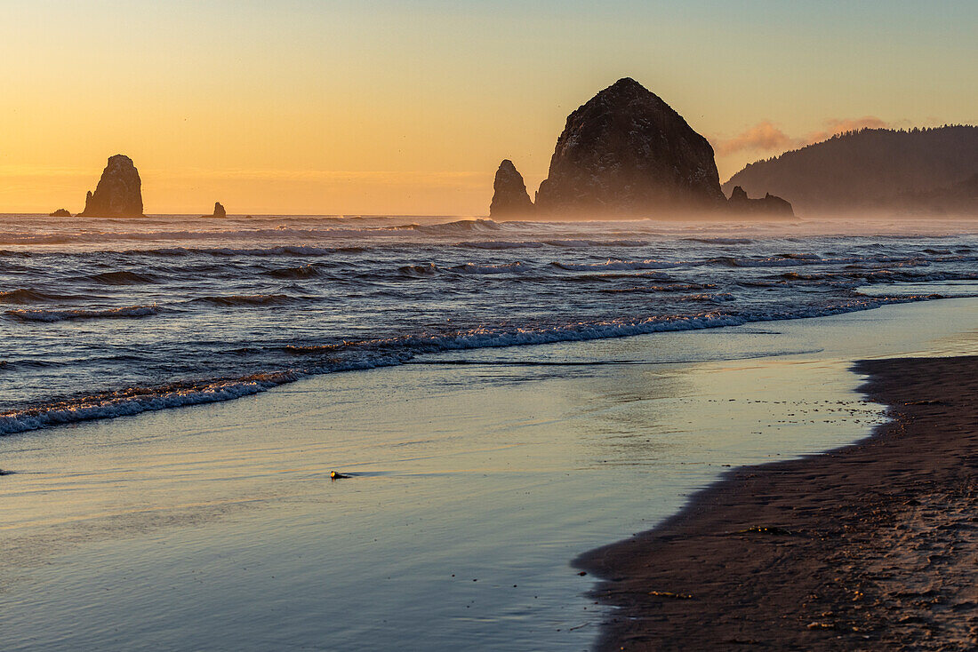 USA, Oregon, Haystack Rock at Cannon Beach at sunset