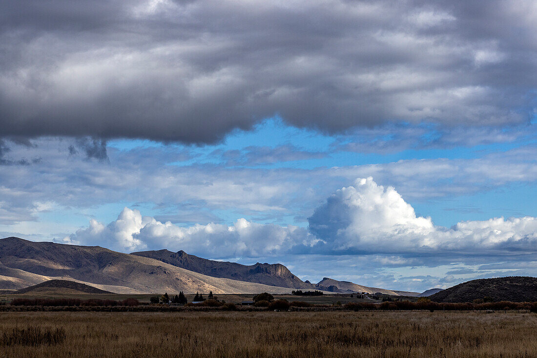 USA, Idaho, Bellevue, Dramatische Wolken über der Landschaft