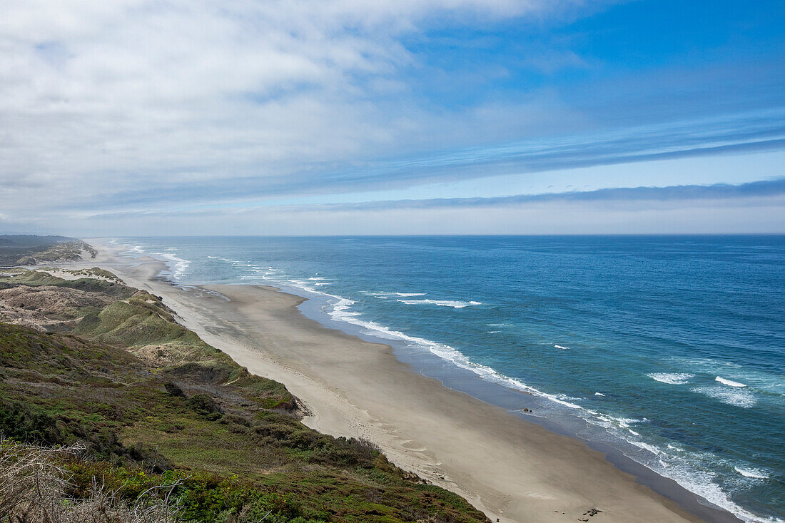 USA, Oregon, Newport, Langer leerer Strandabschnitt