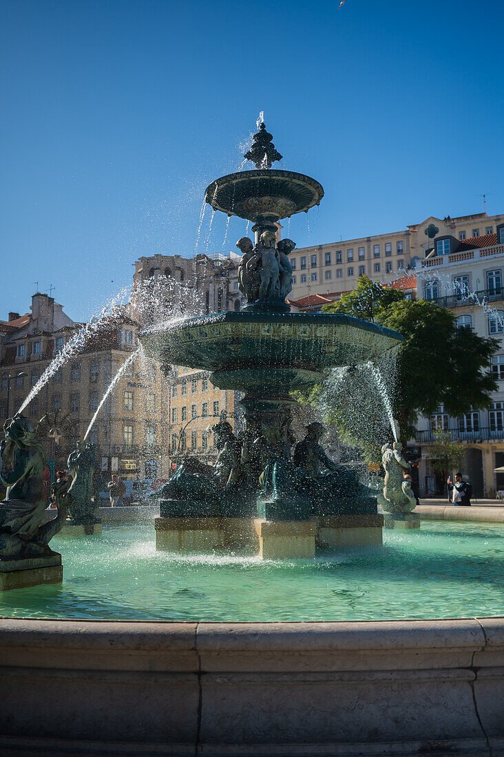 Die monumentalen Springbrunnen auf dem Rossio-Platz in Lissabon