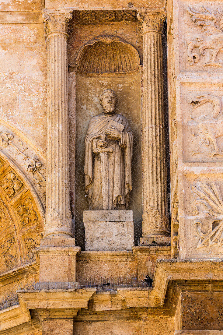Statue des Heiligen Paulus