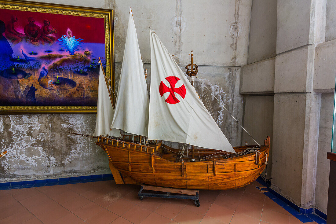 Eine Modellnachbildung der Nina im Museum des Columbus-Leuchtturms in Santo Domingo, Dominikanische Republik.