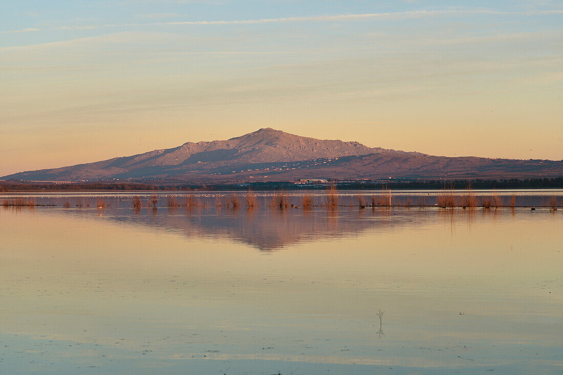 Santillana reservoir