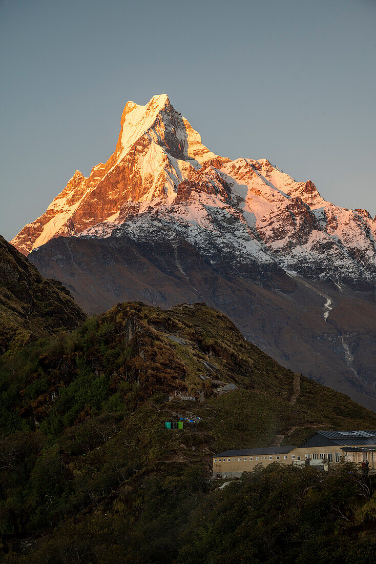 Asien, Nepal. Machapuchare-Berg vom Gipfel des Mardi Himal Trek.