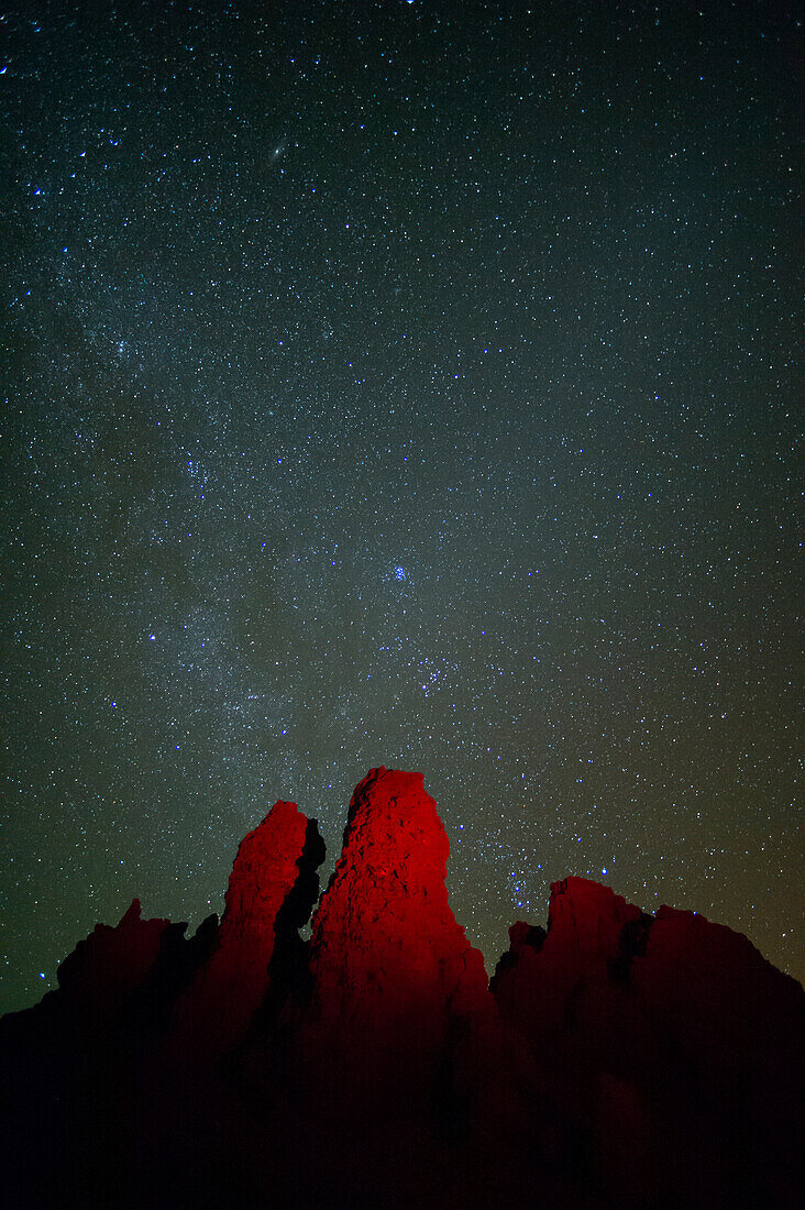 Roque de los Muchachos bei Nacht unter einem Sternenhimmel. Insel La Palma, Kanarische Inseln, Spanien.