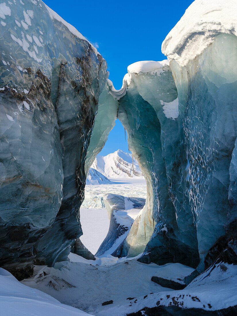 Serac, Gletscher Fridtjovbreen. Landschaft im Van-Mijenfjorden-Nationalpark (früher Nordenskiold-Nationalpark), Insel Spitzbergen.