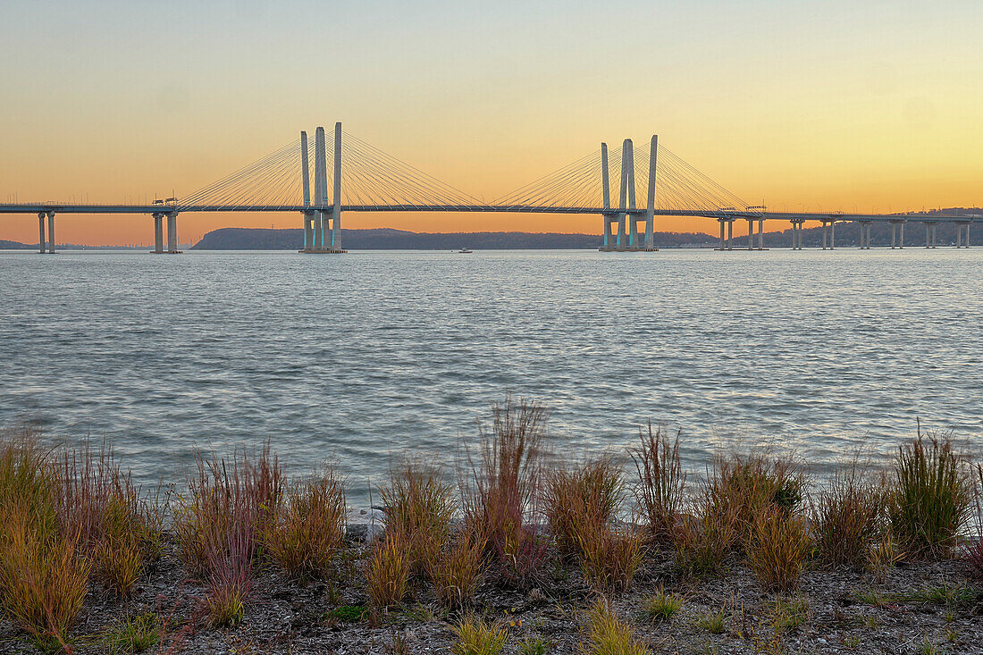 USA, New York, Tarrytown. Hudson River and the Gov. Mario Cuomo (Tappan Zee) Bridge at dusk