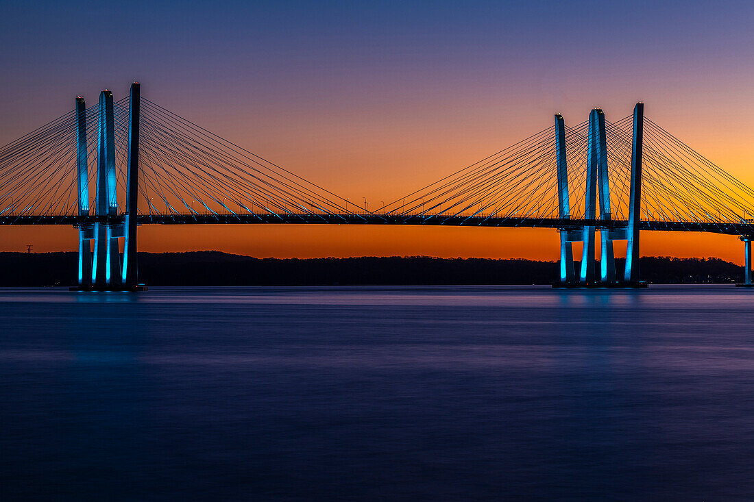 USA, New York, Tarrytown. Hudson River and the Gov. Mario Cuomo (Tappan Zee) Bridge at night