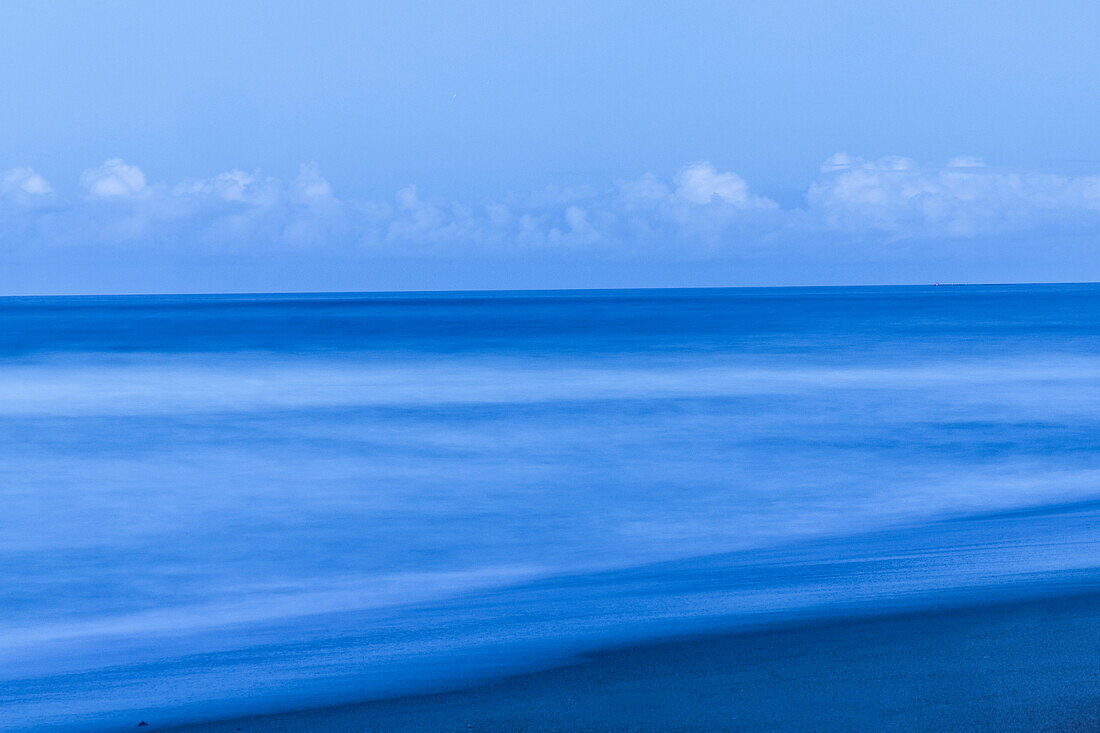 USA, North Carolina, Avon. Atlantic Ocean at Avon Fishing Pier