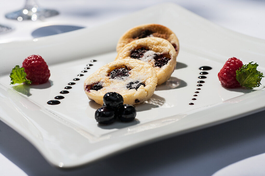 Blackberry tartlets (tartlets made from pancake batter)