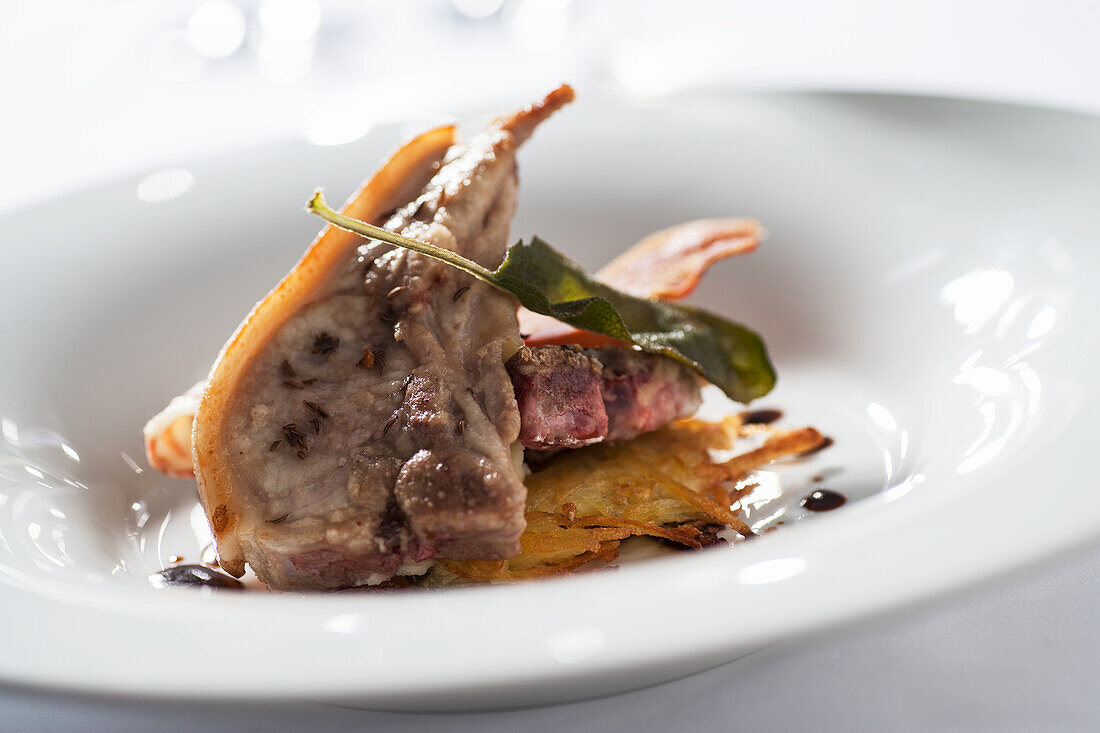 Caraway chops with fried bacon on rösti