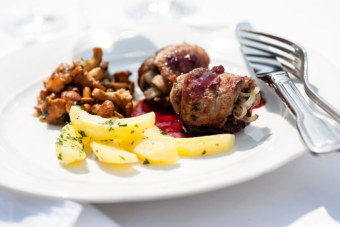 Wild boar roulade with cranberry jus, chanterelles and potatoes