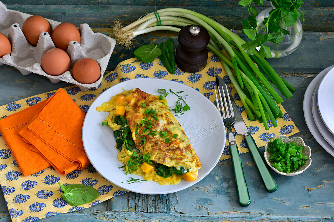 Italienisches Kürbis-Frittata-Omelett mit Spinat und Frühlingszwiebeln