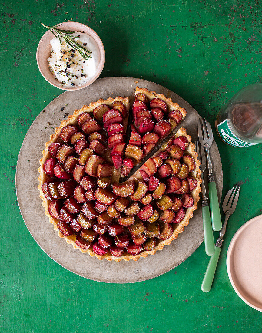 Rhabarber-Tarte mit Rosmarin