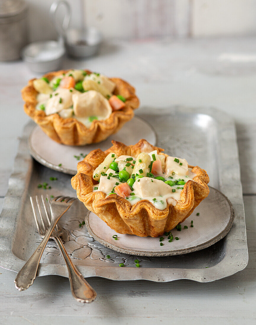 Dänische Tarteletter mit Spargel-Hähnchen-Ragout