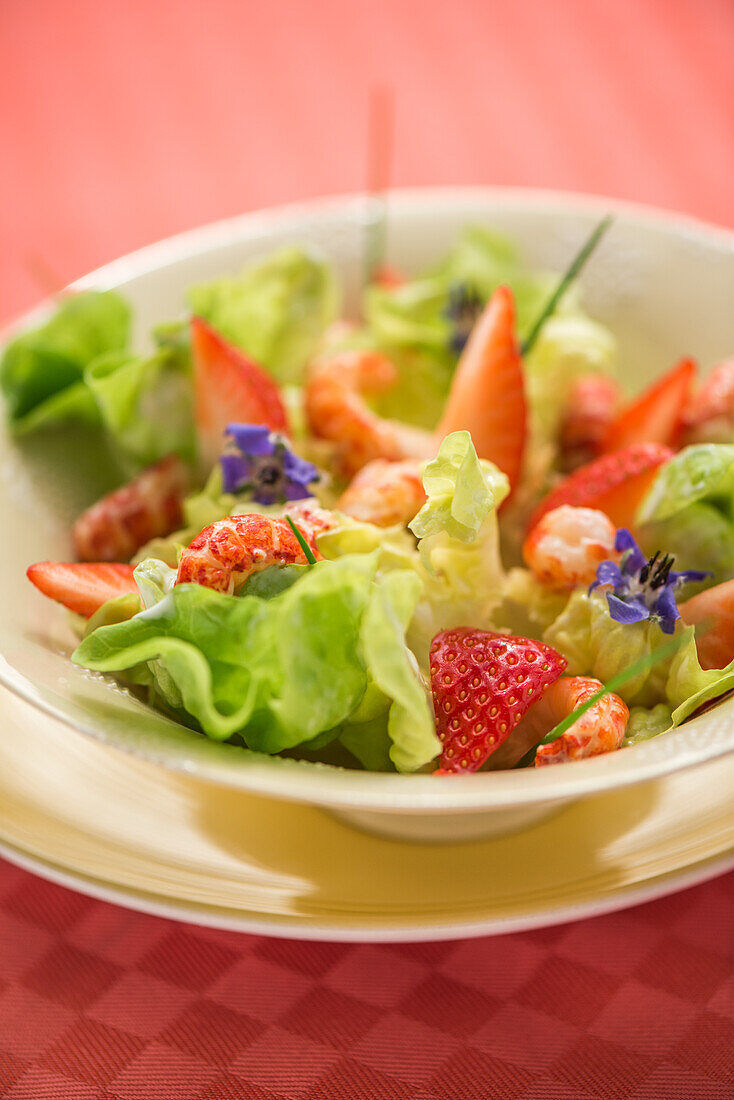 Oak leaf salad with crayfish and strawberries