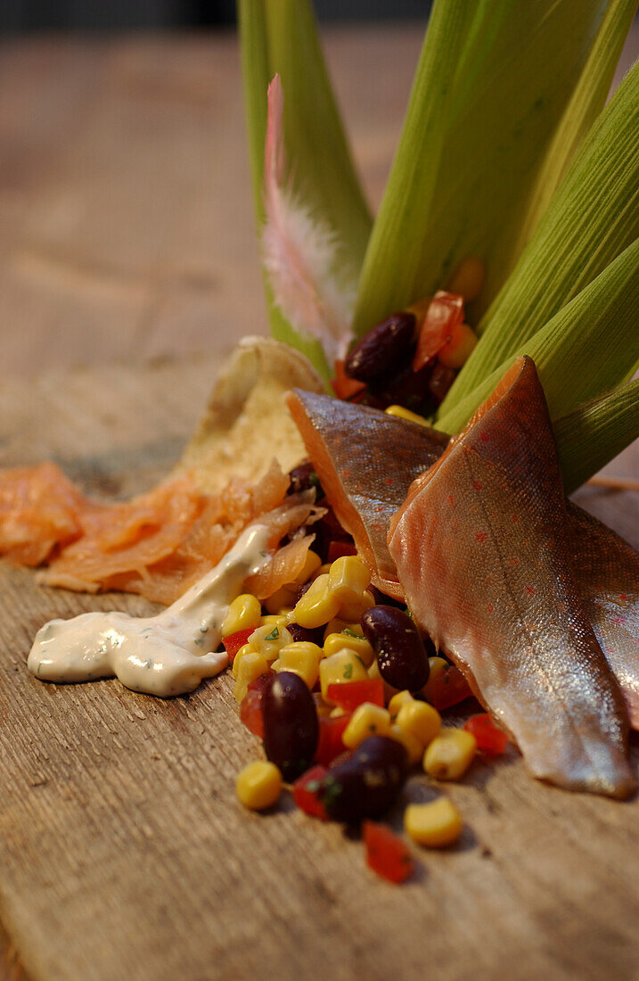 Marinierter Saibling mit Mais-Bohnen-Salat