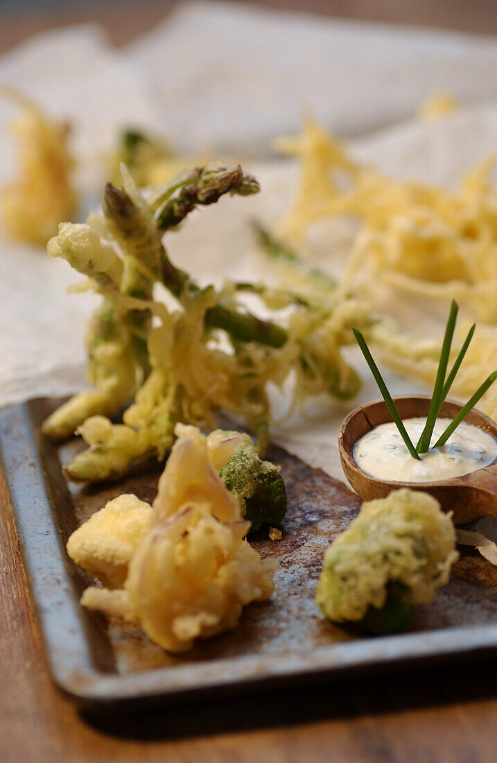 Vegetable tempura with chive dip
