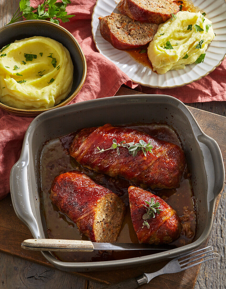 Hackbraten mit Biersauce und Kartoffelpüree