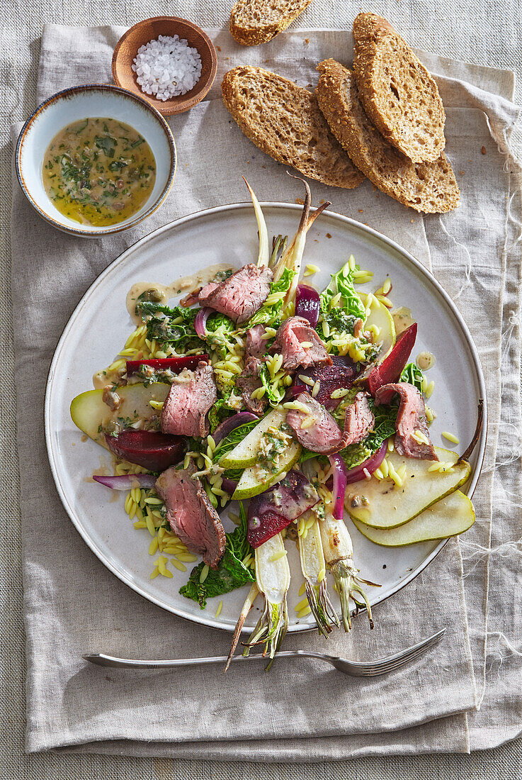 Warmer Lammfleischsalat mit Sardellen-Dressing