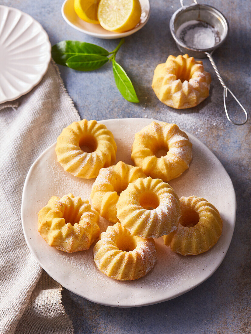 Mini lemon bundt cakes