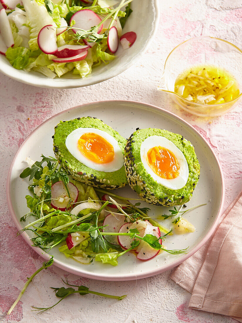 Vegetarische Scotch Eggs mit Salat