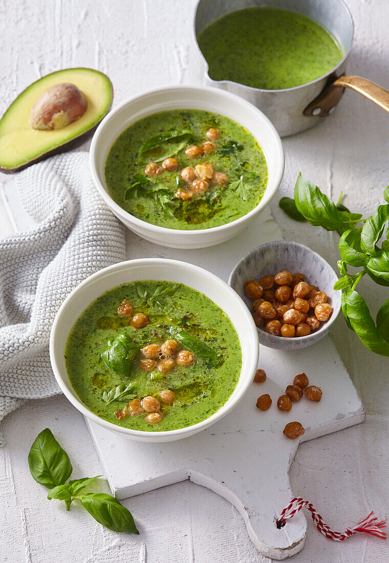 Spinach soup with herbs and roasted chickpeas