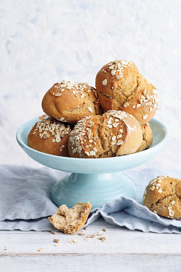 Roggenbrötchen mit Haferflocken