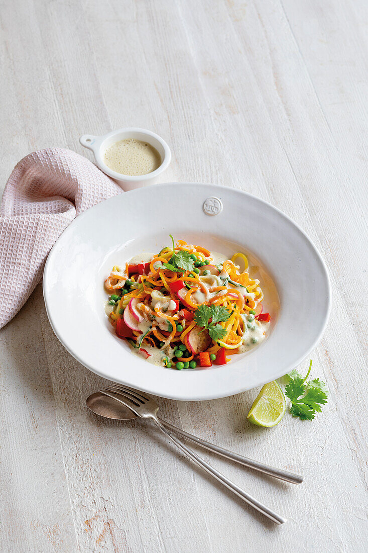 Vegetable noodles with coriander