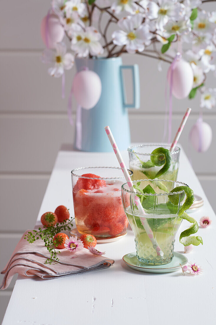 Alkoholfreie Drinks - Frozen Strawberry-Spritz, Limetten-Basil-Smash