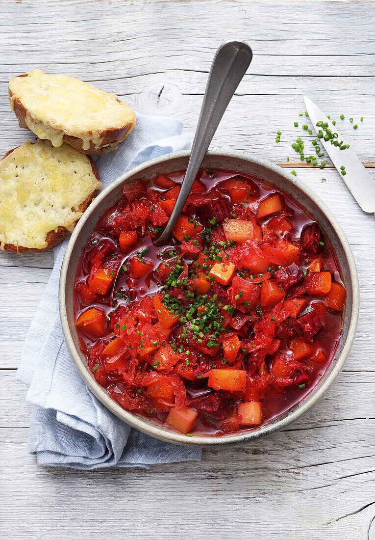 Pumpkin and red cabbage stew with cheese baguette