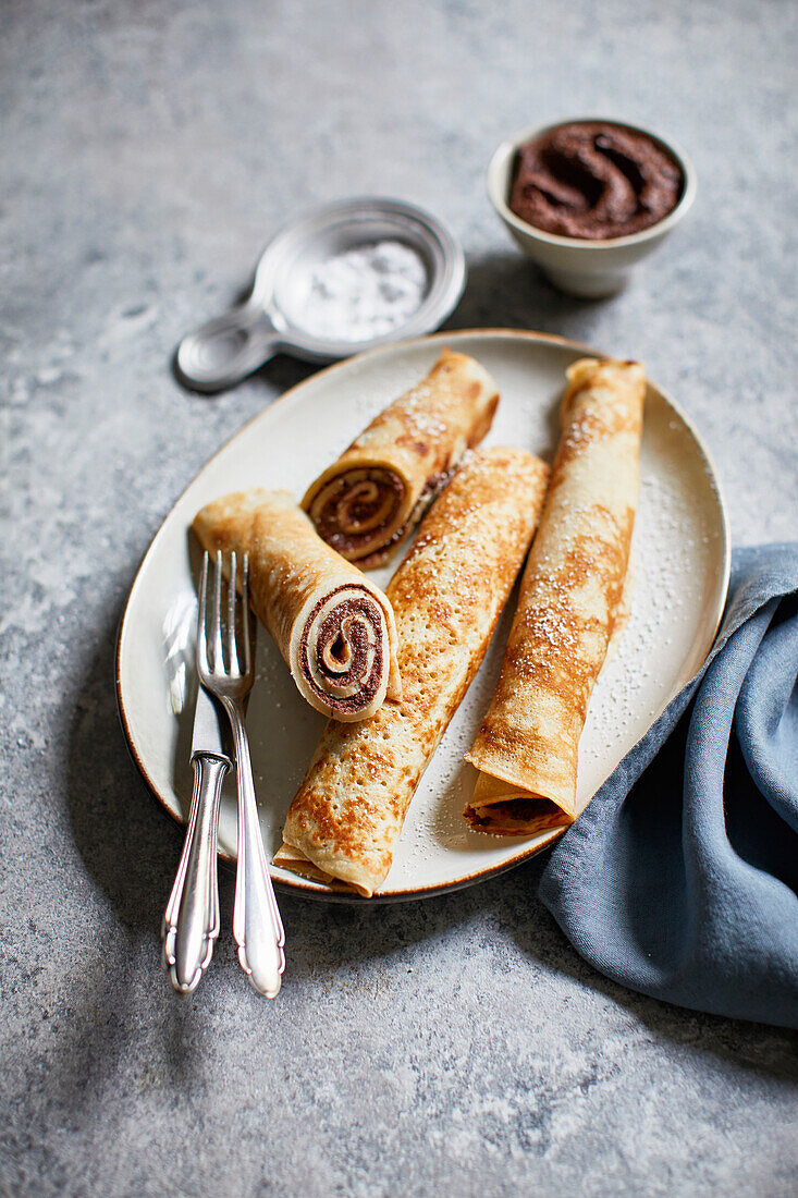Pancakes with date and hazelnut cream