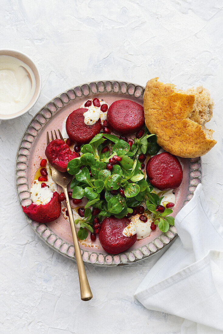 Beetroot falafel with lamb's lettuce and yoghurt dressing