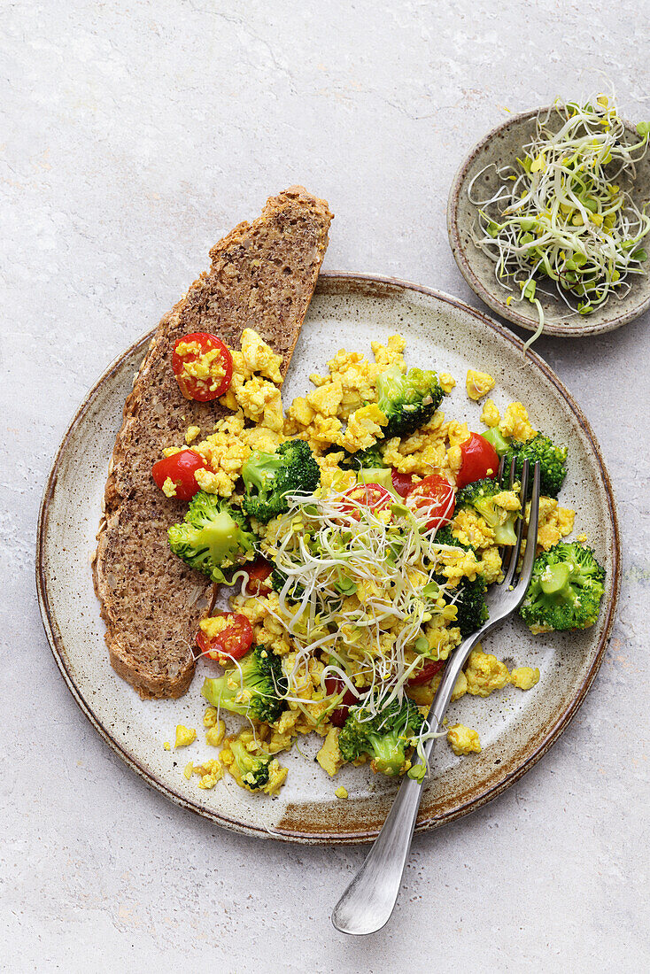 Scrambled eggs with broccoli, tomatoes and sprouts