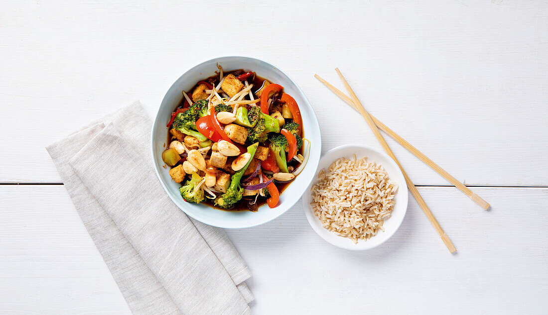 Broccoli and tofu wok with brown rice