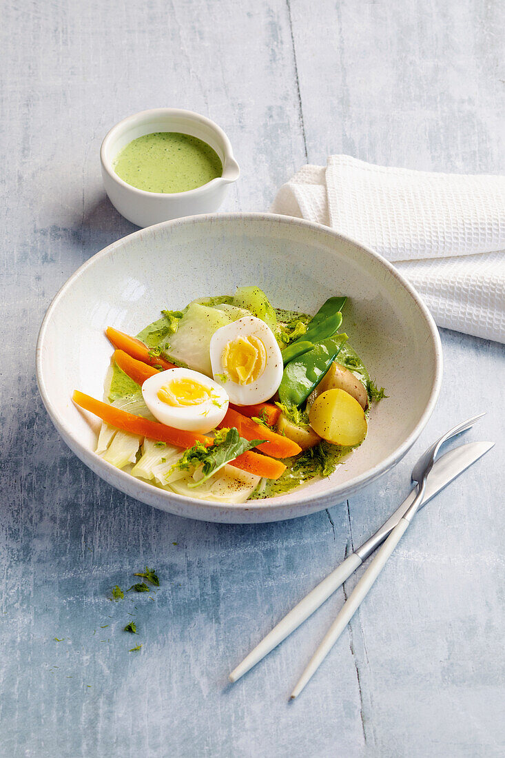 Steamed vegetables with egg and dip