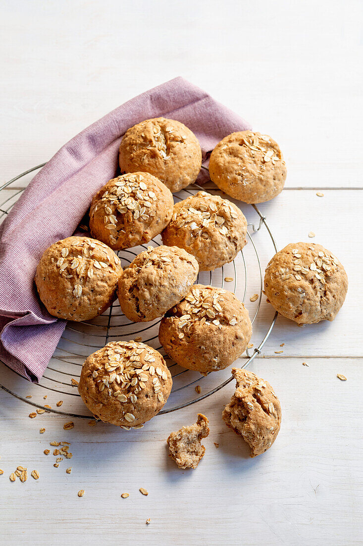 Wholemeal seed roll