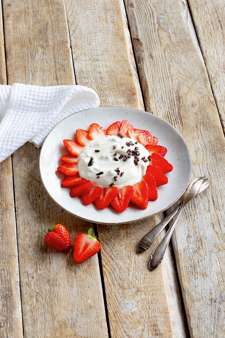 Stracciatella quark with strawberries